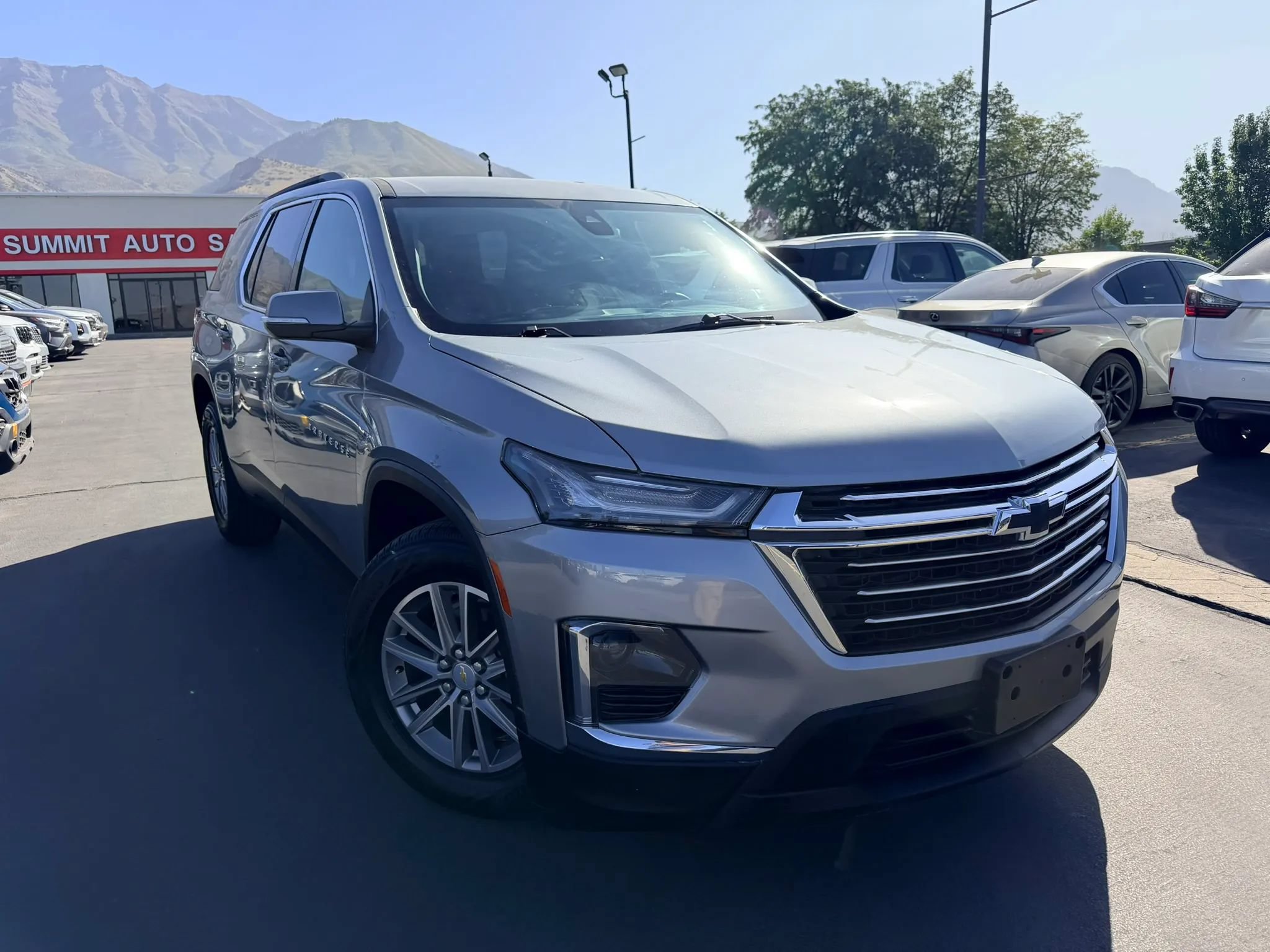 Used 2023 Chevrolet Traverse LT FWD image 3
