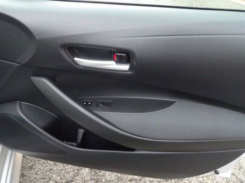 Used 2021 Toyota Corolla LE image 19