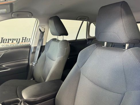 Used 2021 Toyota RAV4 LE AWD/4WD image 10