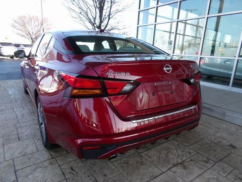 Certified 2023 Nissan Altima 2.5 SV w/ SV Premium Package image 5