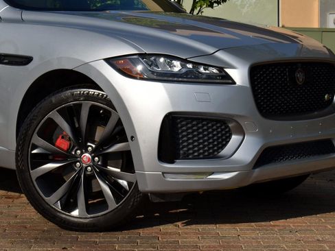 Used 2017 Jaguar F-PACE First Edition image 4