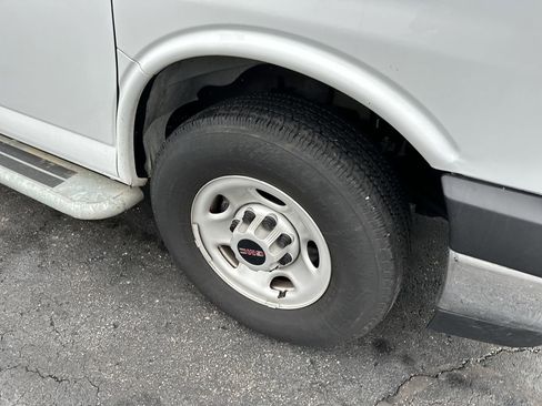 Used 2024 GMC Savana 2500 w/ Driver Convenience Package image 10