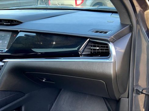 Used 2023 Cadillac XT6 Premium Luxury image 17