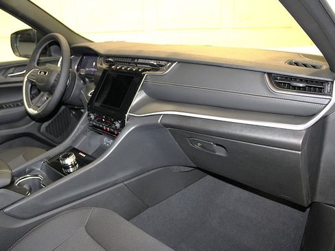 New 2026 Jeep Grand Cherokee Laredo X AWD/4WD image 31