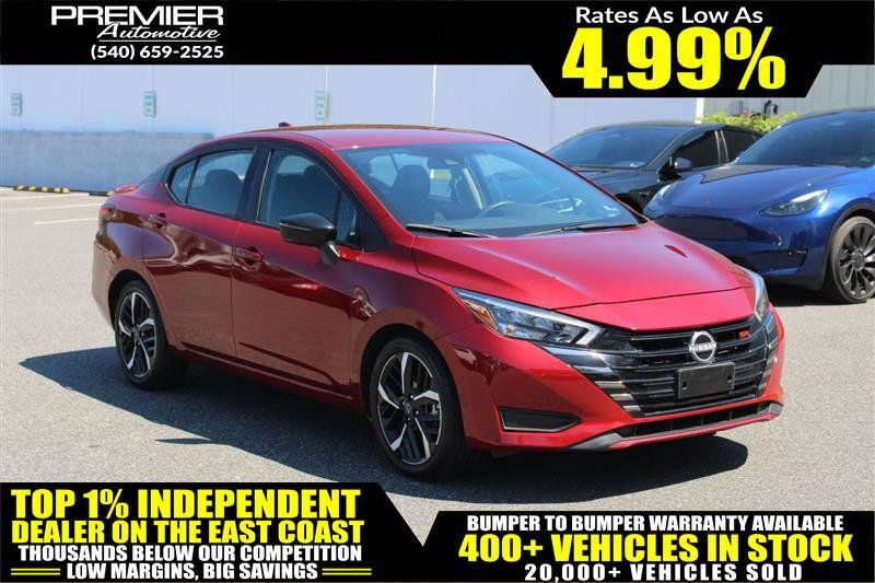 Used 2025 Nissan Versa SR FWD image 1
