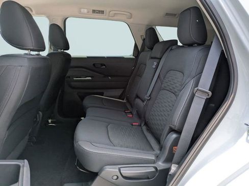 Used 2025 Nissan Pathfinder SV FWD image 15