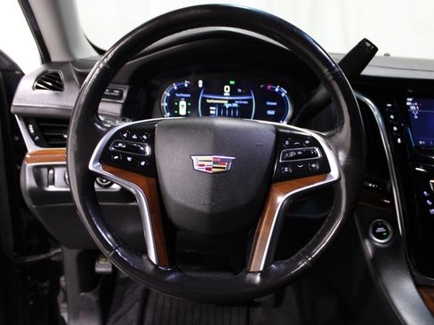 Used 2019 Cadillac Escalade ESV Luxury image 11