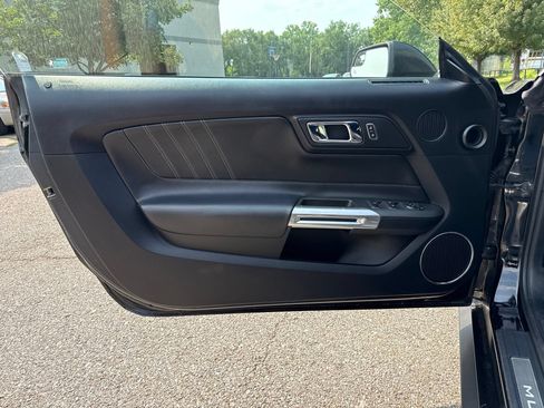 Used 2016 Ford Mustang GT Premium w/ Black Accent Package RWD image 10