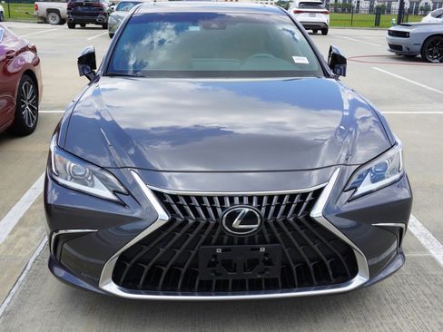Used 2024 Lexus ES 350 w/ Premium Package FWD image 2