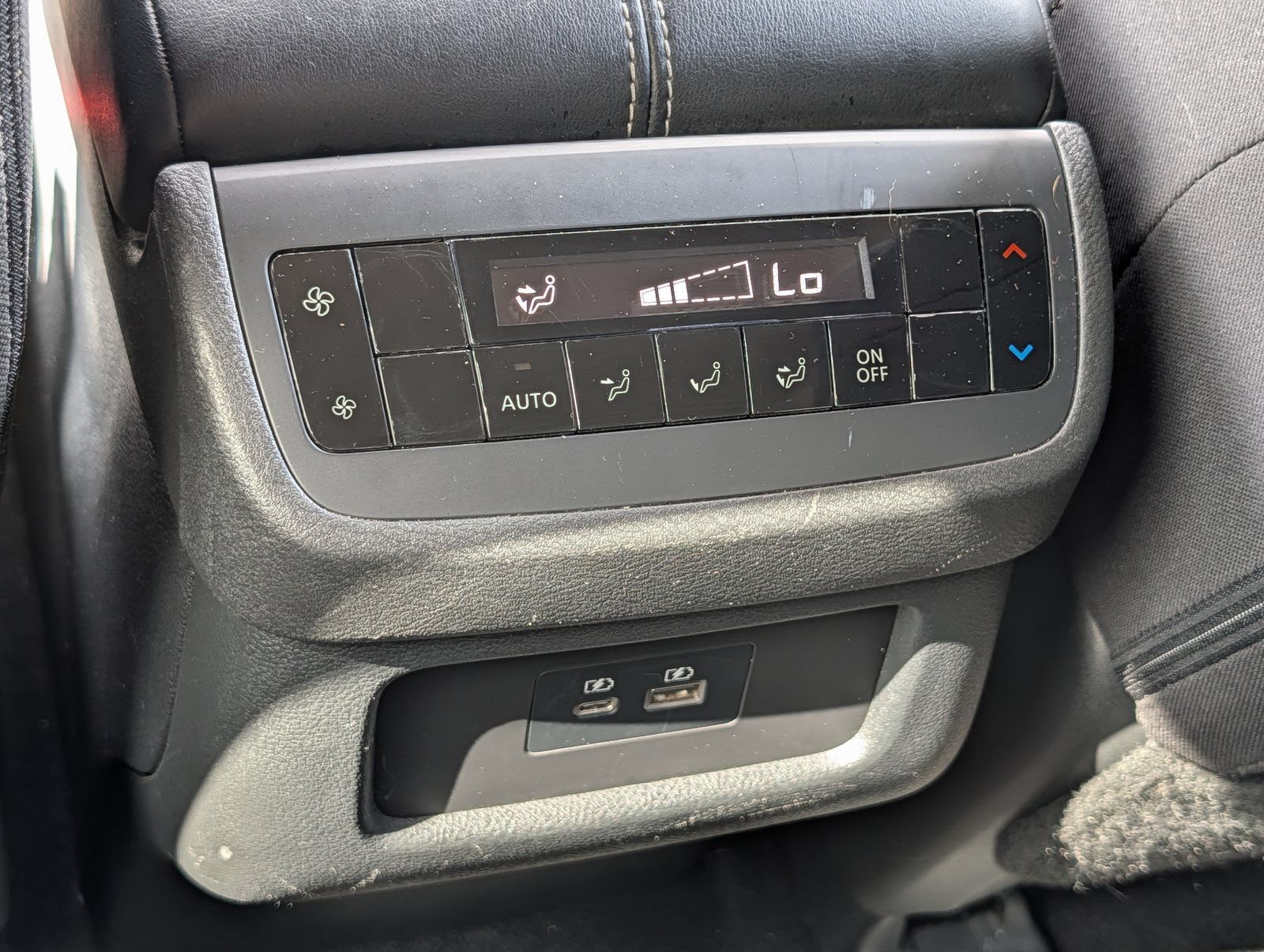 Used 2023 Nissan Pathfinder SV w/ Black Appearance Package AWD/4WD image 22