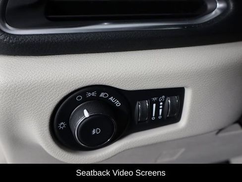 Used 2023 Chrysler Pacifica Limited w/ Uconnect Theater Family Group AWD/4WD image 27