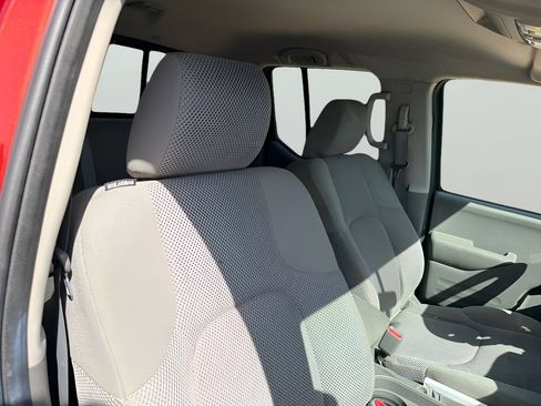 Used 2017 Nissan Frontier SV AWD/4WD image 38