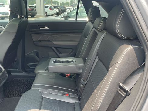 Used 2023 Volkswagen Atlas Cross Sport SEL R-Line AWD/4WD image 8
