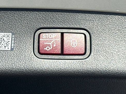 Certified 2025 Mercedes-Benz GLC 350e 4MATIC image 17