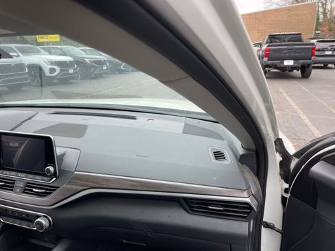 Used 2025 Nissan Altima 2.5 SV image 34