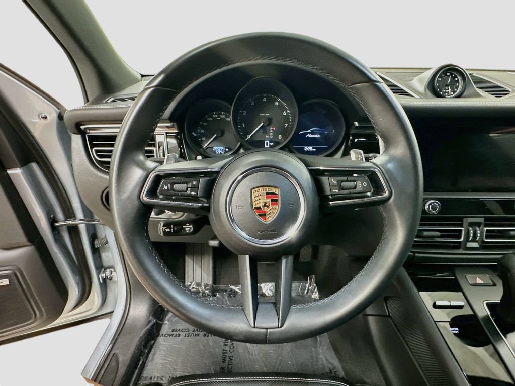 Certified 2025 Porsche Macan AWD/4WD image 12