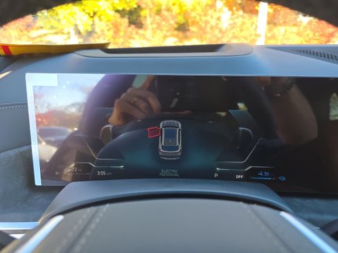 New 2026 BMW X5 xDrive50e w/ Climate Comfort Package image 32