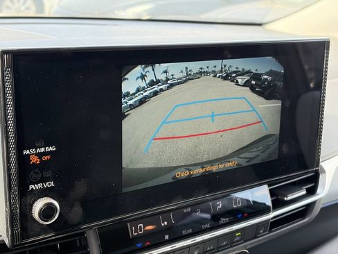 Used 2026 Toyota Sienna XLE FWD image 10