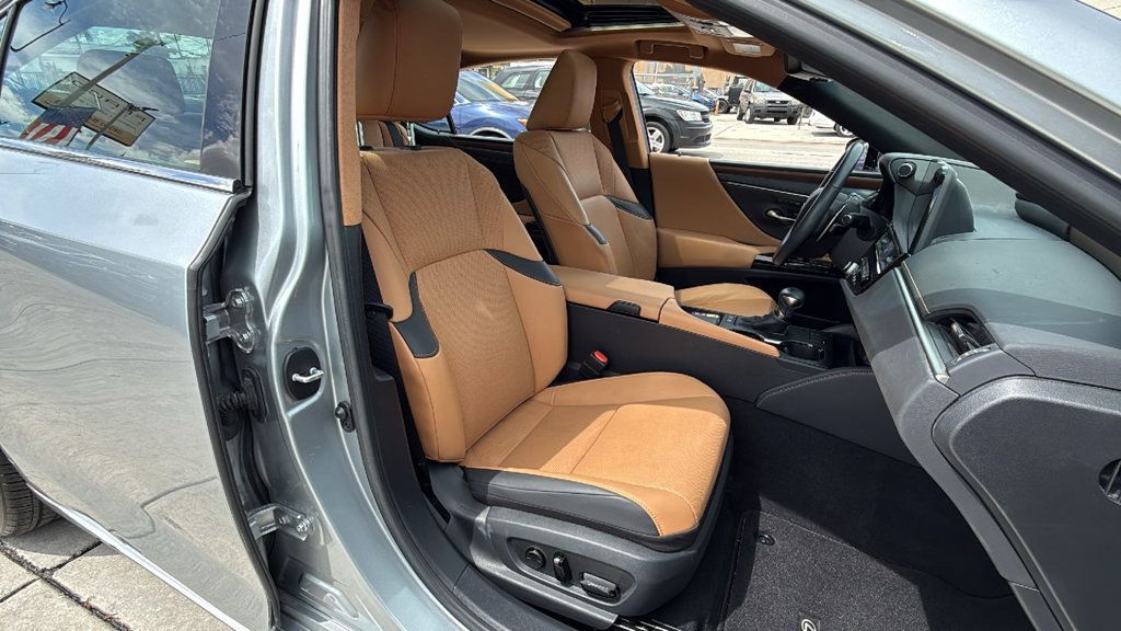 Used 2023 Lexus ES 300h w/ Premium Package FWD image 42