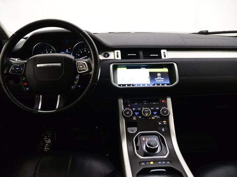 Used 2017 Land Rover Range Rover Evoque SE Premium image 4