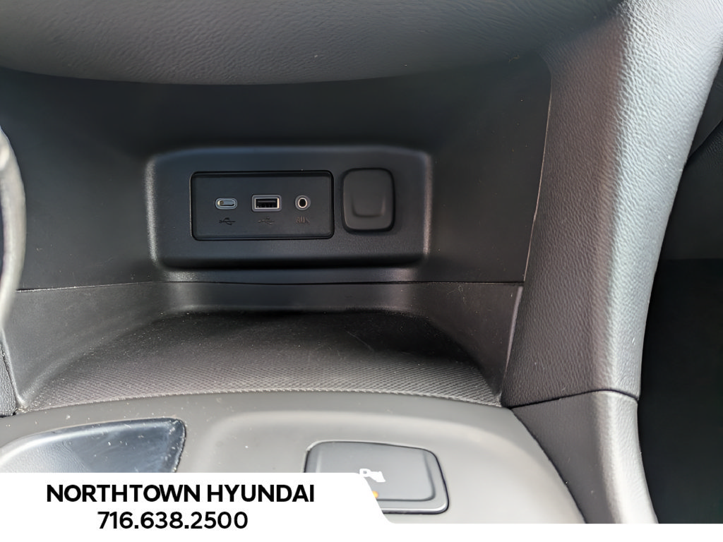 Used 2023 Chevrolet Equinox LT FWD image 12
