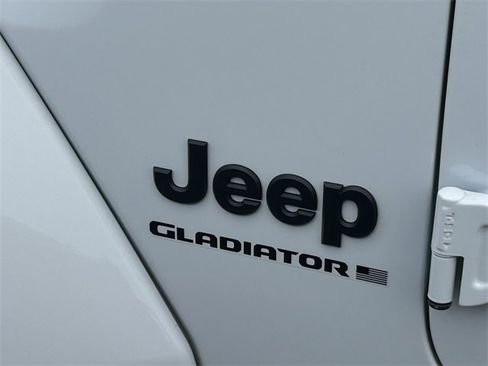 Used 2024 Jeep Gladiator Sport image 24