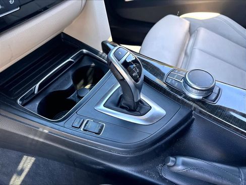 Used 2018 BMW 330i Sedan w/ Convenience Package RWD image 18