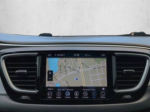 Used 2018 Chrysler Pacifica Touring-L Plus FWD image 19