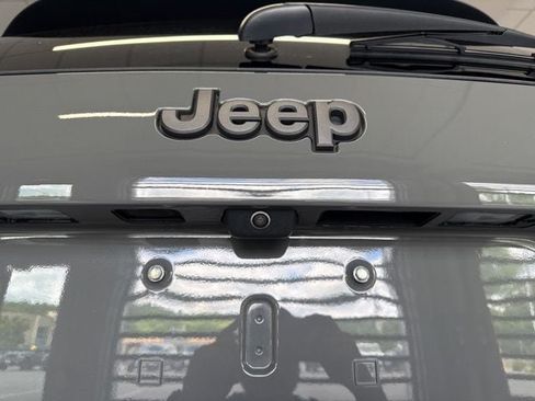 Used 2022 Jeep Cherokee Trailhawk w/ Premium Leather Package AWD/4WD image 21