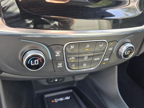 Certified 2023 Chevrolet Traverse LT FWD image 29