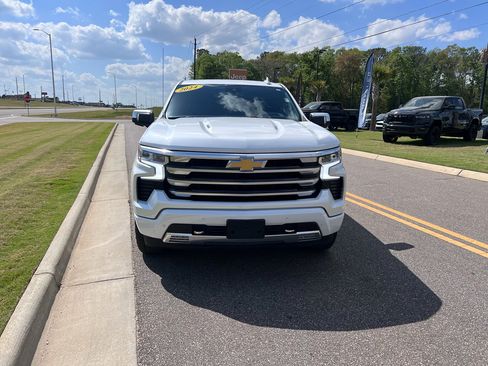 Used 2024 Chevrolet Silverado 1500 High Country w/ Technology Package image 2