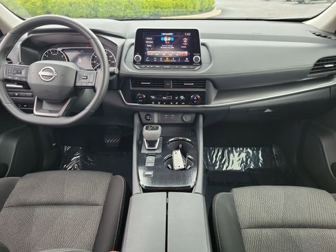 Used 2025 Nissan Rogue SV FWD image 9