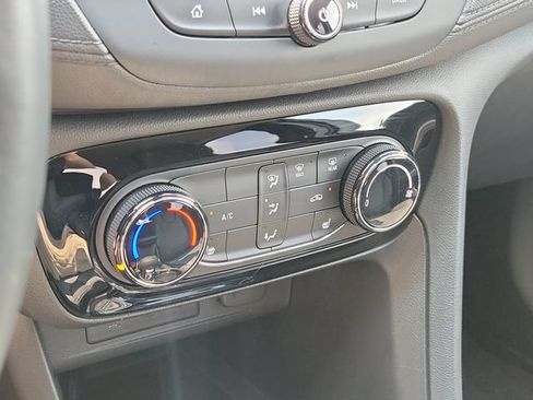 Used 2023 Buick Encore GX Preferred w/ Cold Weather Comfort Package AWD/4WD image 27