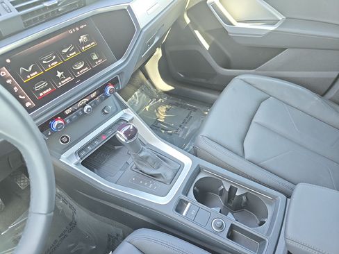 Used 2025 Audi Q3 2.0T Premium w/ Convenience Package AWD/4WD image 23