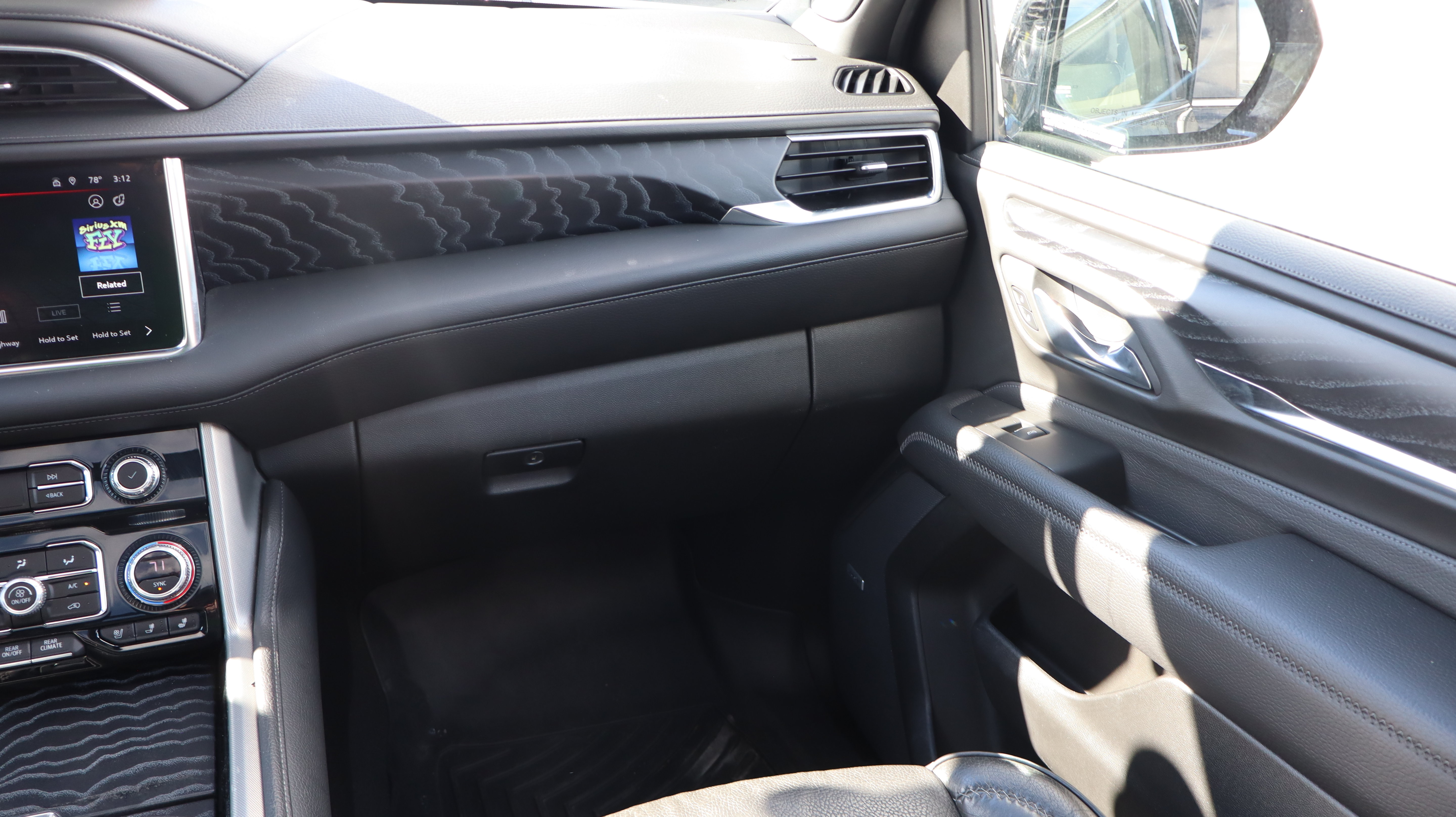 Certified 2023 GMC Yukon Denali w/ Max Trailering Package AWD/4WD image 10