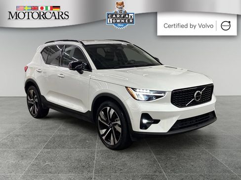 Certified 2024 Volvo XC40 B5 Plus w/ Climate Package AWD/4WD image 1
