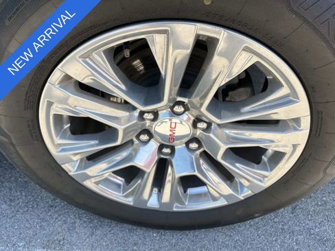 Used 2024 GMC Yukon Denali image 9