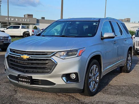 Used 2021 Chevrolet Traverse Premier FWD image 1