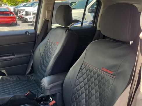 Used 2017 Jeep Patriot Latitude FWD image 10