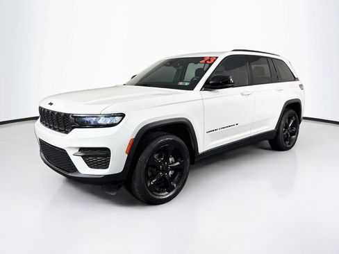 Used 2023 Jeep Grand Cherokee Altitude AWD/4WD image 7