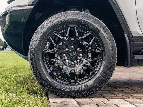 Used 2025 GMC Hummer EV 2X AWD/4WD image 16