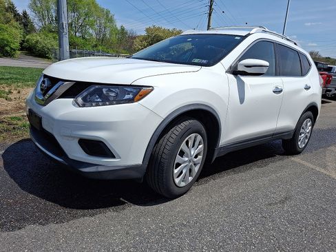 Used 2016 Nissan Rogue S w/ Appearance Package AWD/4WD image 2