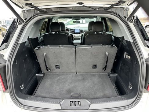 Used 2023 Ford Explorer XLT w/ Equipment Group 202A image 7