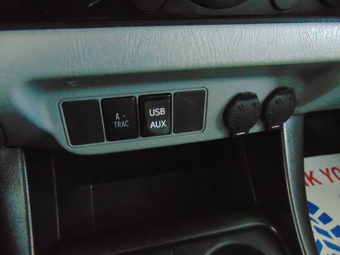 Used 2015 Toyota Tacoma 4x4 Double Cab w/ TRD Off-Road Package image 18