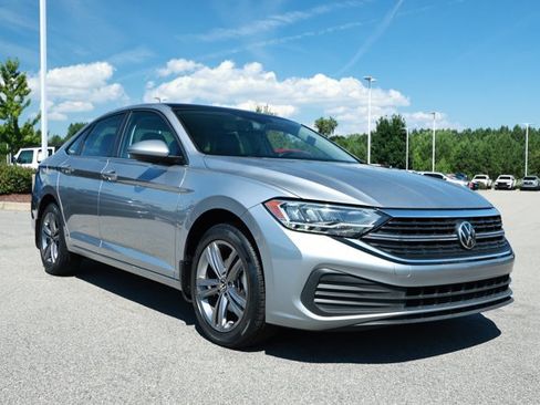 Used 2022 Volkswagen Jetta SE FWD image 3