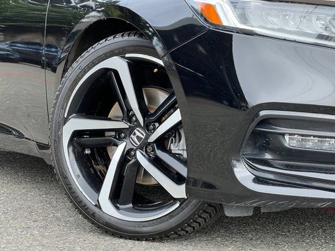 Used 2019 Honda Accord Sport image 2