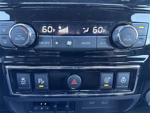 Certified 2024 Nissan Titan Platinum Reserve w/ Moonroof Package image 17