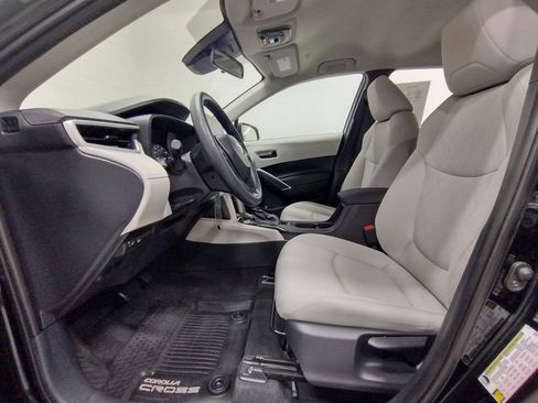 Used 2024 Toyota Corolla Cross L image 19