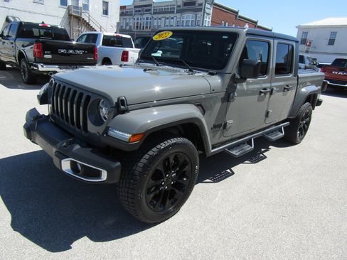 Used 2022 Jeep Gladiator Sport AWD/4WD image 7