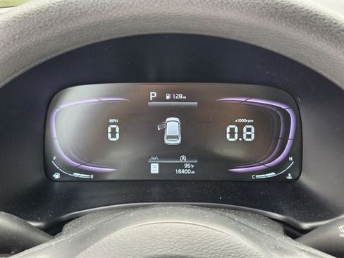Used 2025 Kia Soul LX w/ LX Technology Package FWD image 19